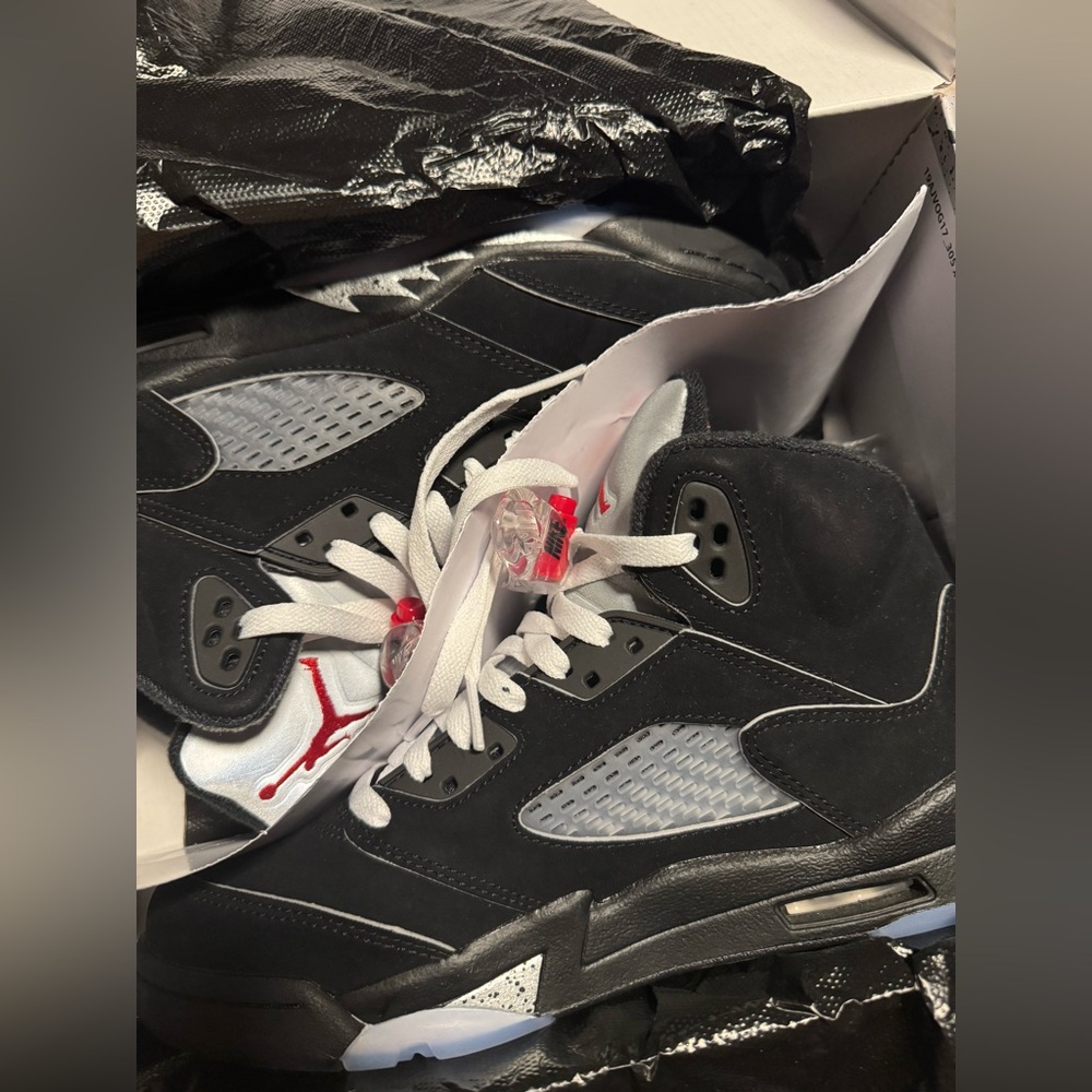 Jordan Black and White Sneakers Air Jordan 5